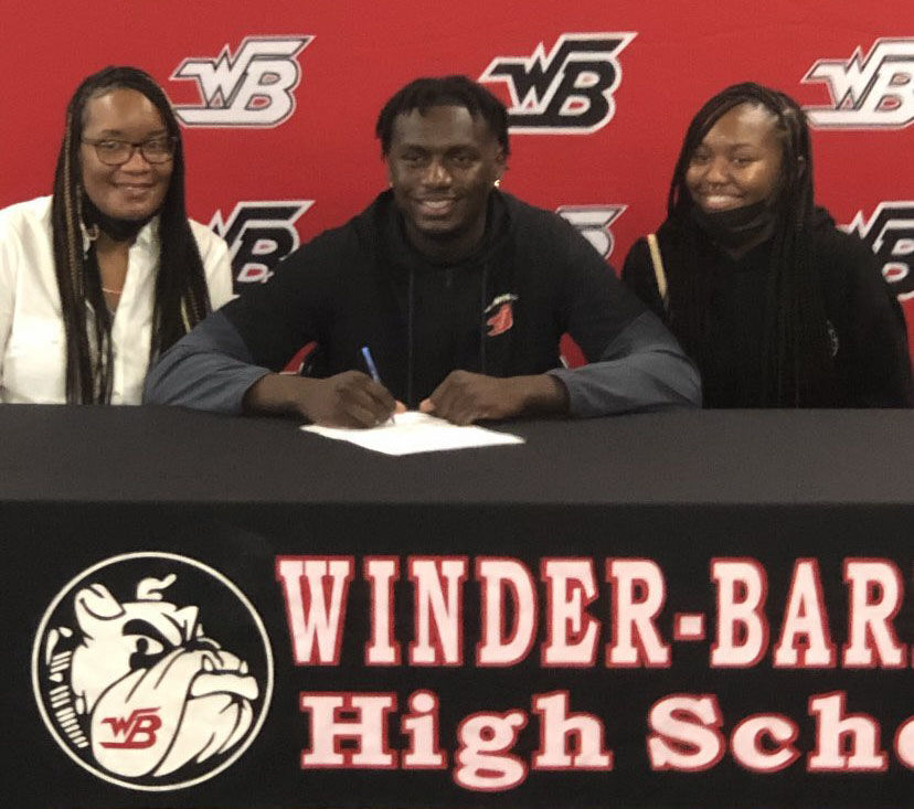 Winder-Barrow’s Presley signs to play football at Berry College